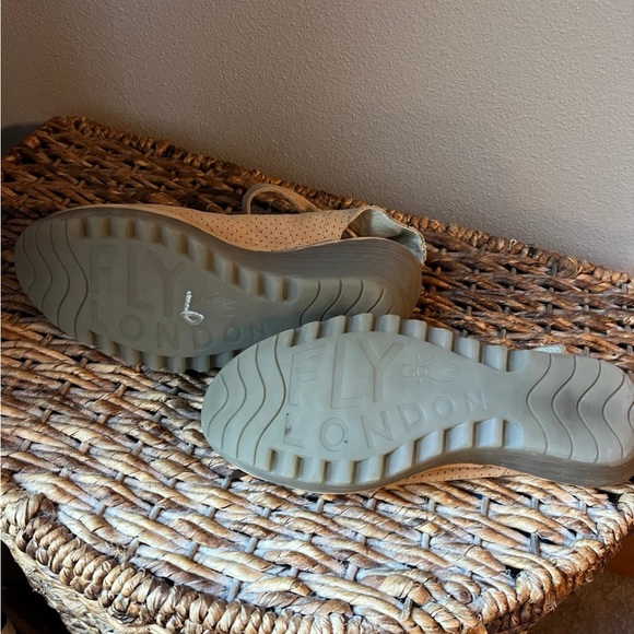Fly London Yala Perforated Leather Wedge Sandals Size 38 US 7.5 - Picture 2 of 5